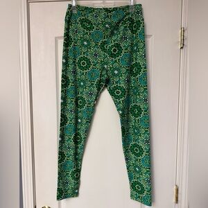LuLaRoe Adult Green Patterned Leggings - Tall & Curvy